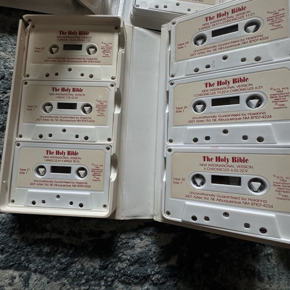 The Holy  Bible New International Version Old testament Tape 1-48 - Picture 6 of 8